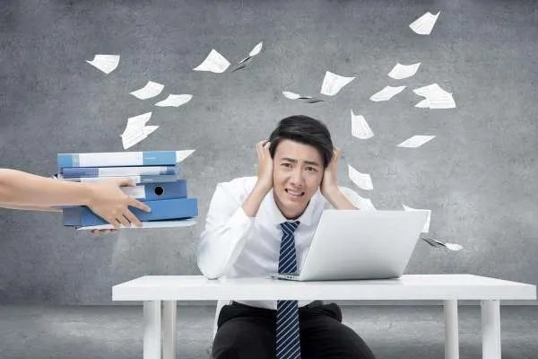 中年人辞职创业失败，生活压力很大，该重新回去上班吗？