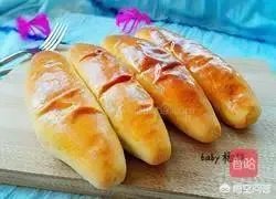 外面有一层薄皮、里面有夹心,然后两边还有肉松的一种面包,是什么面包呢?怎么做比较好吃,特别想吃?