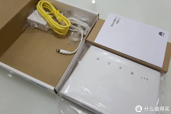 免布线畅享自由:华为4G路由2 全4G无线路由 拆解测评