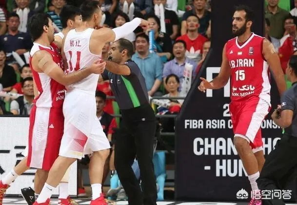 当年在天津世锦赛上,哈达迪为什么会做“摊手”动作侮辱易建联?当时发生了什么事?