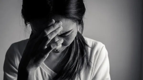 常德一女子轻生被路过大哥救下后霸气劝导，他是如何劝导轻生女子的？