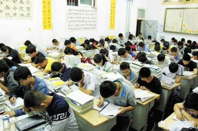 “6月7号考生看数学试卷10分钟后弃考崩溃要求离场”,如果是你的孩子,你会怎么做?