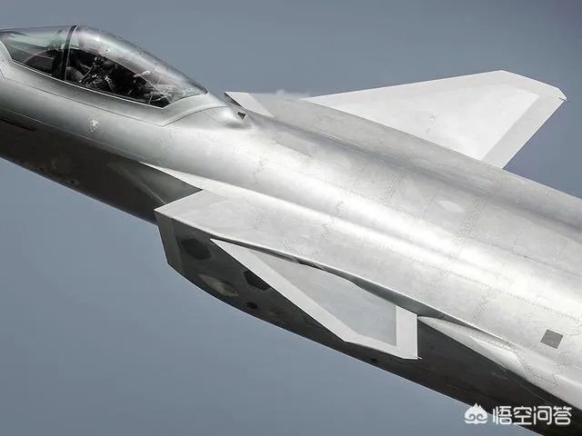 歼20战机在未来换装具有矢量推力的涡扇15发动机后会取消鸭翼吗？