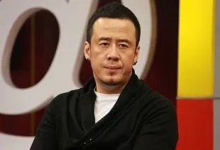 满50岁杨坤因初恋一直未婚,你会因为他的行为爱上他的歌吗?