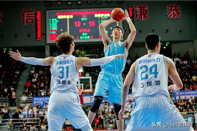 福建男篮在签约2外援之后,球队战绩不增反减,排名联赛倒数第三,朱世龙应该下课吗?