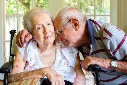 80多岁老人感染新冠怎么办