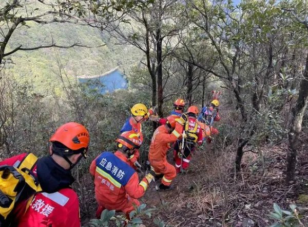 广东英德6名驴友登山赏雪被困,这六名驴友的现状如何?