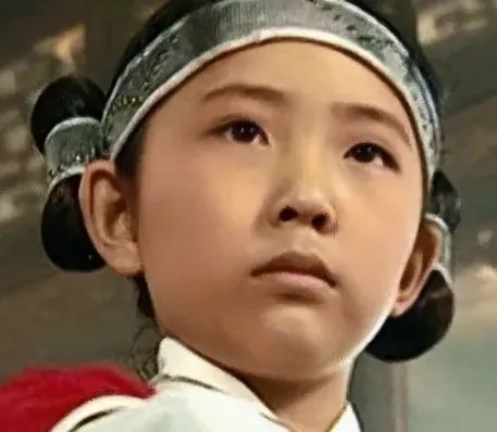 女扮男装唐嫣、鞠婧祎被吐槽, 哪些女星让人惊艳?