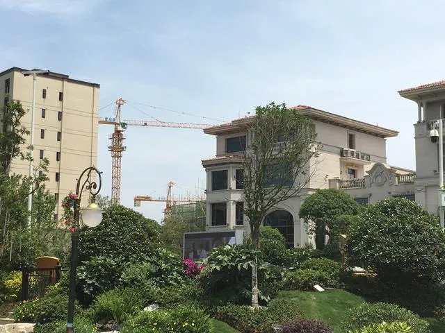 我有个疑问,买了滇池别墅,被拆后原来付的款能不能退回?