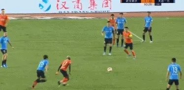 足协宣布李建滨踢球闷人被罚款4万+停赛4场，为什么只罚4场？当年奥斯卡8场？