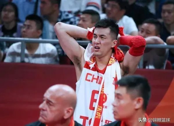 郭艾伦半个月没动静,博主爆料郭艾伦近况:心态全崩,毫无食欲,球迷别无脑谩骂,怎么看?