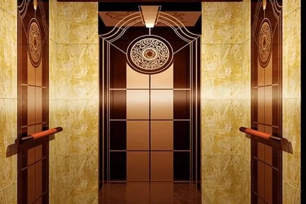 电梯如果突然下坠,落地瞬间跳起来会避免受伤吗?