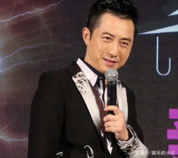 他是毁掉庾澄庆家庭的真凶,殴打伊能静,如今还是一个人生活,他是谁?
