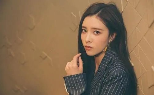 宋妍霏:我妈一个人坐飞机走了,为何妈妈会选择丢弃她?