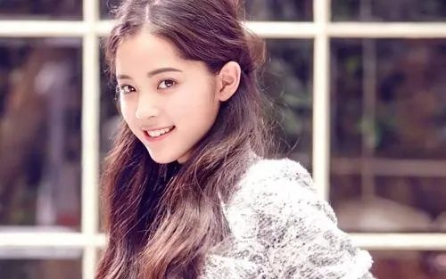 吃可爱多长大的，欧阳娜娜两岁走秀照爆红的原因是什么？