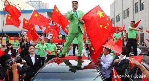 狂捐20亿,以高调做慈善示人的陈光标,如今为何跑去老家帮父母务农?