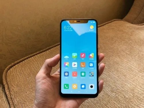 三个版本的小米8发布:到底哪个最值得购买?