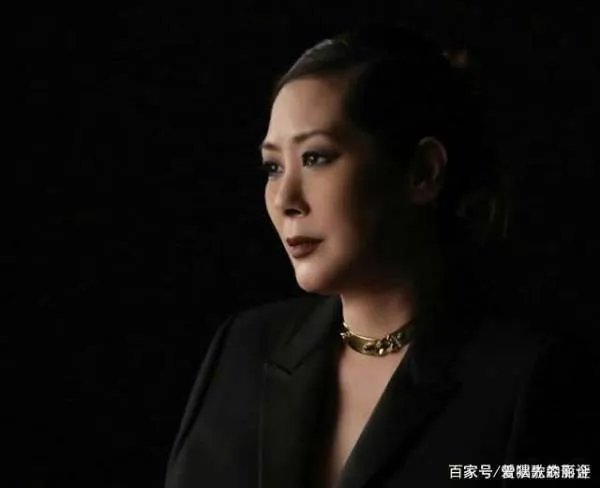 关淑怡宣布再度退出娱乐圈，她的失败与光芒。你这么看？