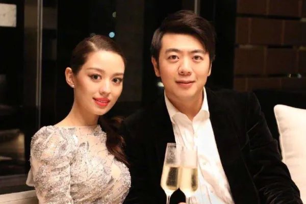 吉娜身体不适,为何郎朗全程不作声?
