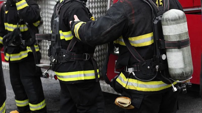 消防员敷面膜救火,这是什么情况?你了解消防员个人防护装备标准吗?