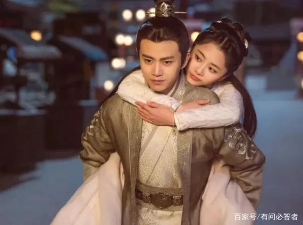 看到谭松韵,吴谨言是否因为拒演《锦衣之下》而感到后悔?
