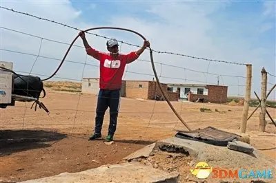 沙漠之殇:内蒙古腾格里沙漠腹地惊现巨型排污池