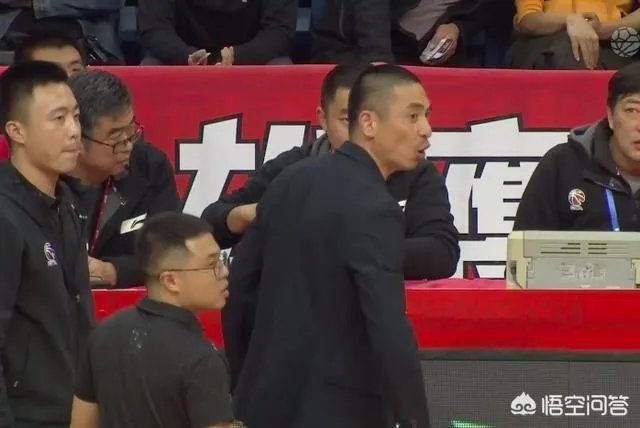 福建男篮在签约2外援之后,球队战绩不增反减,排名联赛倒数第三,朱世龙应该下课吗?