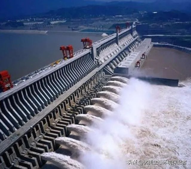 三峡大坝十孔全开放水,难道遇到百年洪水?下游有啥影响?