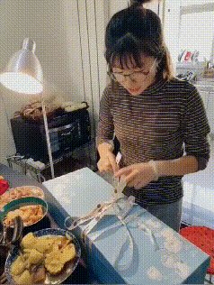 考验女朋友身材的时候到了 知道你在想什么的动态图