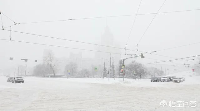 为什么说俄罗斯莫斯科2月3、4日的降雪是“世纪大雪”,人们的生活受到哪些影响?