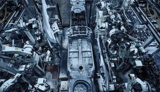 SpaceX发射的猎鹰重型火箭为什么是三个助推火箭平行分布而不选择“一大三小”的三角分布?