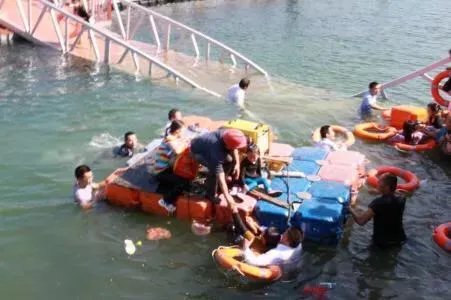 4月21日,广西桂林两龙舟翻船17人死亡的特大事故,我们应吸取什么样的教训?