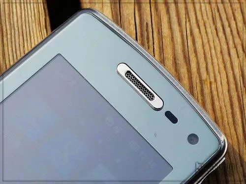 透明键盘背后的色彩 LG GD900e评测