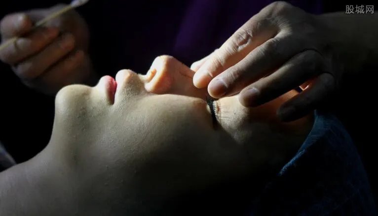 硅胶隆鼻安全吗 硅胶隆鼻后变肿胀正常吗