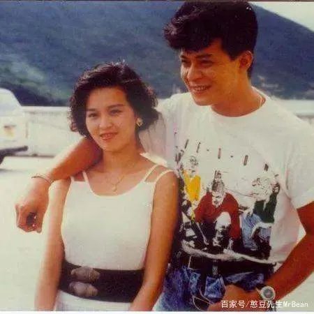 和赌王同一天去世的梁洁华,与“靖哥哥”相守32年,过的怎样?