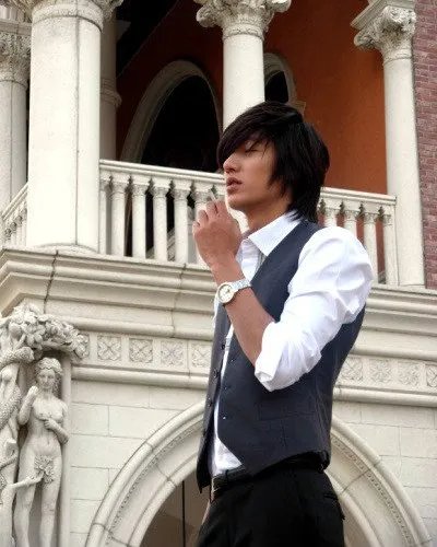 李敏镐抽烟吻朴敏英零NG 二人暧昧吻戏图片曝光