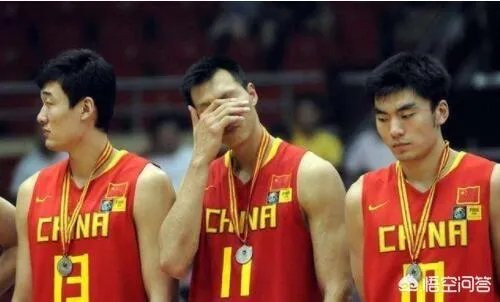 当年在天津世锦赛上,哈达迪为什么会做“摊手”动作侮辱易建联?当时发生了什么事?