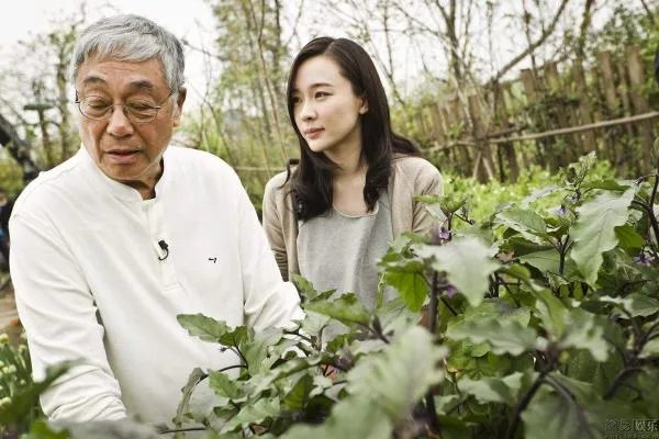 曾江和骆应钧谁演的黄老邪最符合原著呢？为什么？