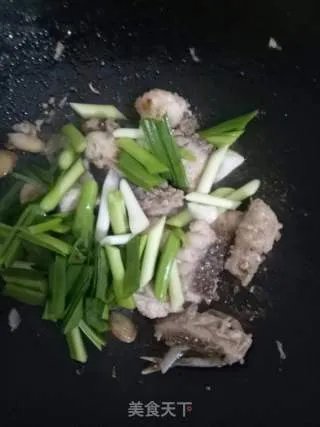 青蒜焖鱼