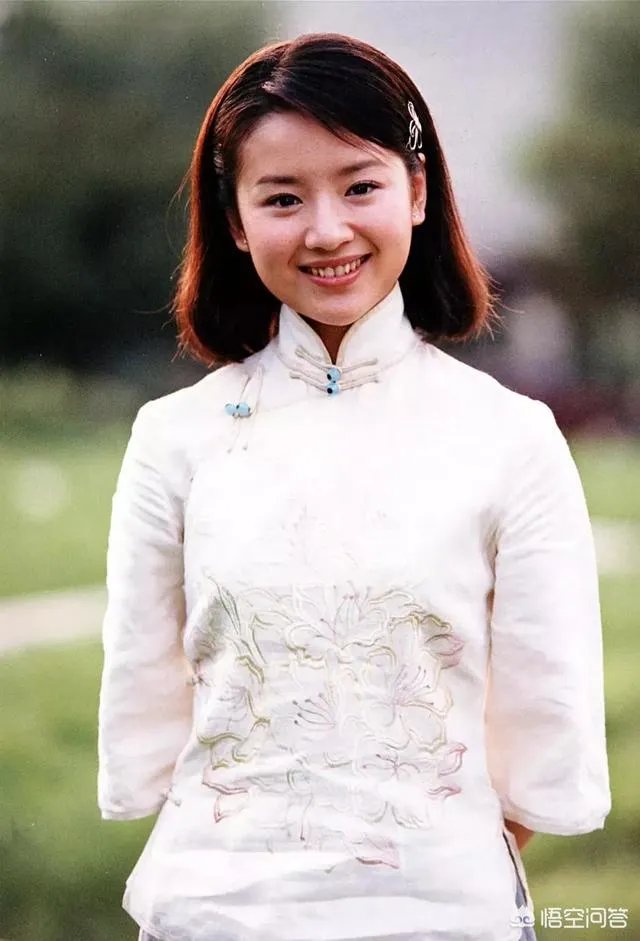 和董洁相比，新版冷清秋北影校花的颜值你觉得怎么样？