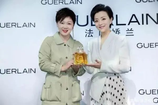 气质优雅的杨澜,她的脸在素颜照中是什么状态?