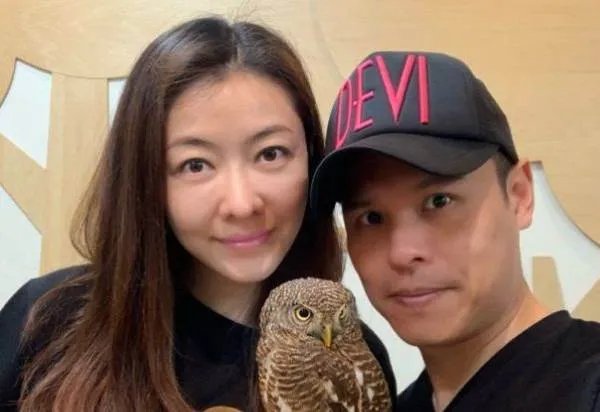 熊黛林的双胞胎女儿为啥一个像妈一个像爸？
