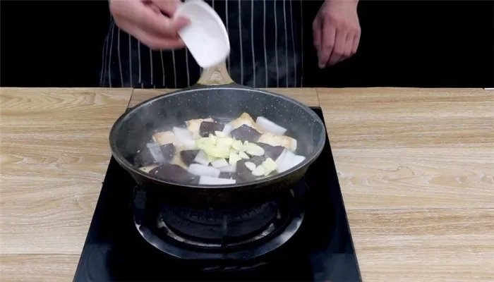 豆腐炖猪血的做法 猪血炖豆腐家常做法