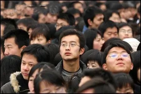 2022年高校毕业生高达1076万人,他们面临的问题有哪些?