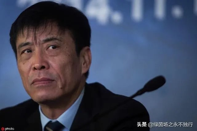 “恒大拿再多冠军有啥用?中国足球也上不去啊”!恒大在这时候出现是走了好运还是霉运?