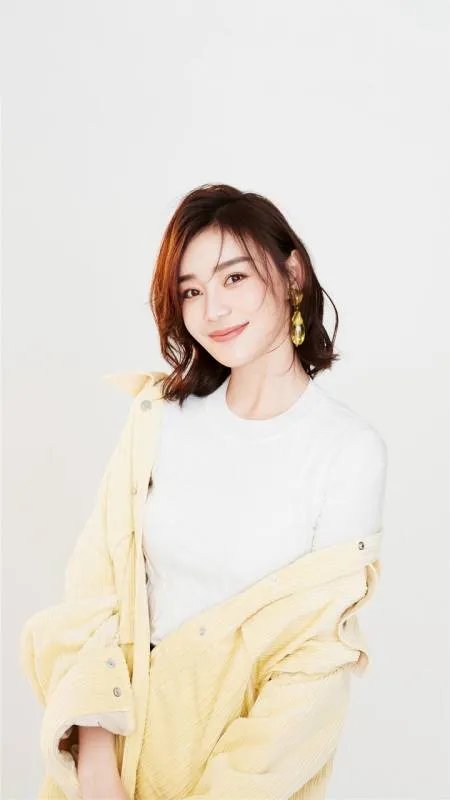相亲一女生二十几天 不主动联系我但是回我消息 给她送吃的也都收下 约她有两次没出来 啥情况？