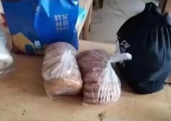 教育局回应女生在宿舍卖油饼被退学,你觉得学校的处罚是否合理呢?