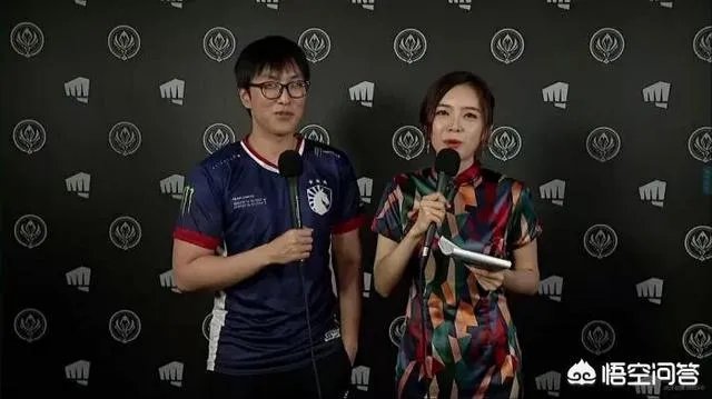 余霜Msi比赛刚上场解说，就被弹幕刷屏“渣女”，你怎么看？