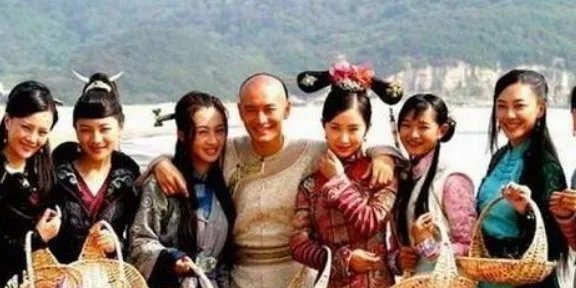 黄晓明当年为什么突然和杨颖公开恋情?