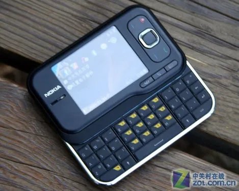 小巧另类的侧滑机 诺基亚6760S再降120